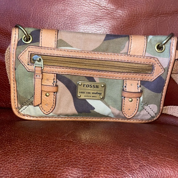 Fossil Crossbody Wallet/Bag - Picture 1 of 6